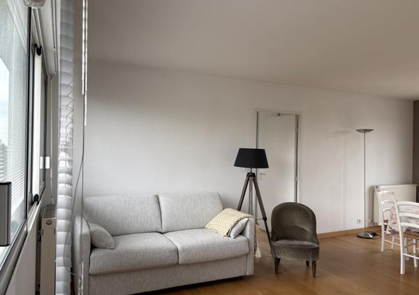 SOUS OFFRE - Appartement T2 de 48.29 m² dernier étage avec terrasse 27 m², parking et cave