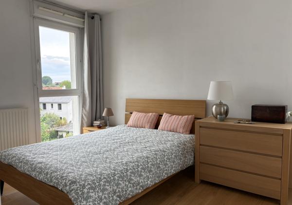 SOUS OFFRE - Appartement T2 de 48.29 m² dernier étage avec terrasse 27 m², parking et cave