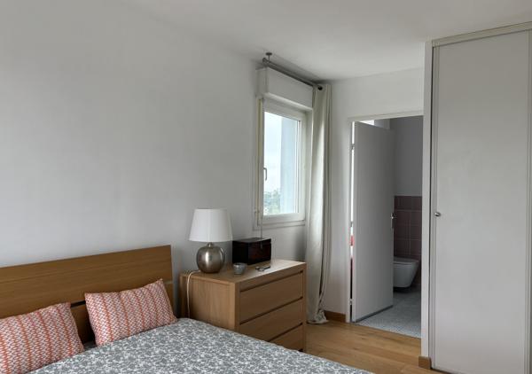 SOUS OFFRE - Appartement T2 de 48.29 m² dernier étage avec terrasse 27 m², parking et cave