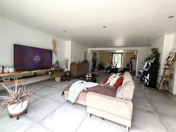 Maison de campagne, ses dépendances et son terrain de 2.13Ha