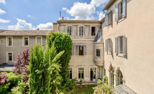 Hôtel particulier en plein cœur de L’Isle-sur-la-Sorgue,.