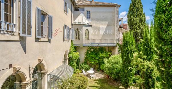 Hôtel particulier en plein cœur de L’Isle-sur-la-Sorgue,.