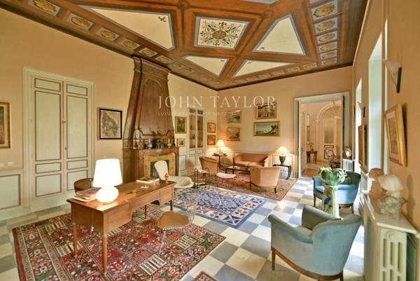 Hôtel particulier en plein cœur de L’Isle-sur-la-Sorgue,.
