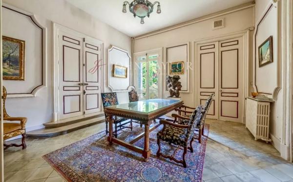 Hôtel particulier en plein cœur de L’Isle-sur-la-Sorgue,.