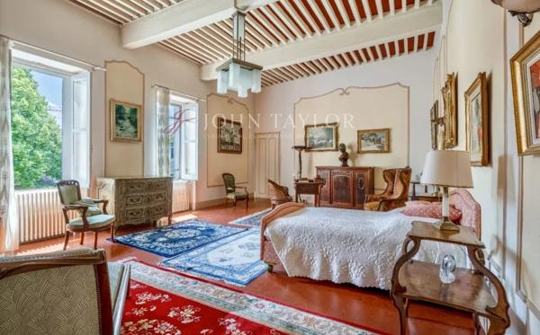 Hôtel particulier en plein cœur de L’Isle-sur-la-Sorgue,.