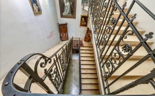Hôtel particulier en plein cœur de L’Isle-sur-la-Sorgue,.