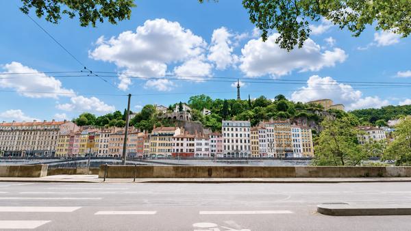 Appartement
         7 pièces
        - 145 m² Bien prestige 600 000 € *