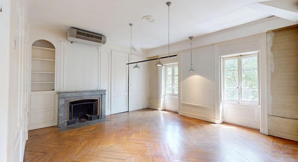 Appartement
         7 pièces
        - 145 m² Bien prestige 600 000 € *