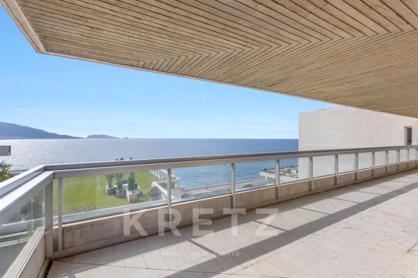 Appartement de standing dans résidence privée avec terrasse de 141m2 et vue mer exceptionnelle