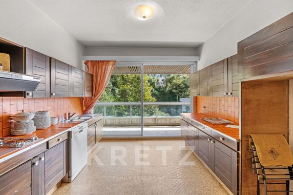 Appartement de standing dans résidence privée avec terrasse de 141m2 et vue mer exceptionnelle