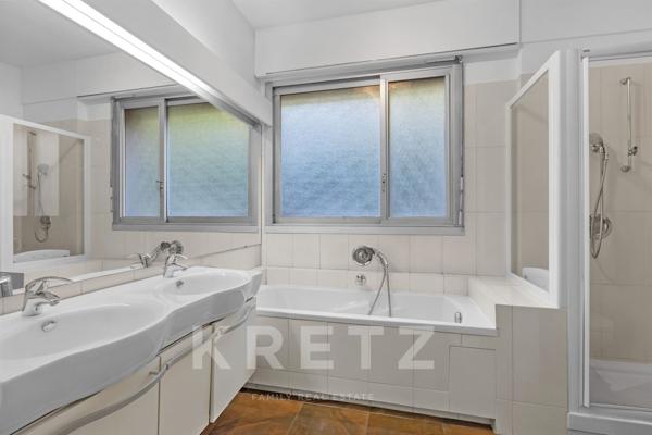 Appartement de standing dans résidence privée avec terrasse de 141m2 et vue mer exceptionnelle