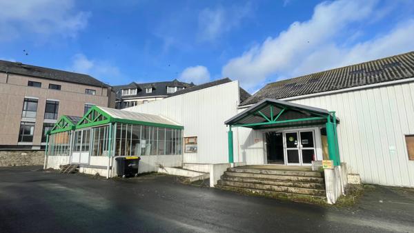 Local/bureau 950 m² à vendre GOUAREC (22)