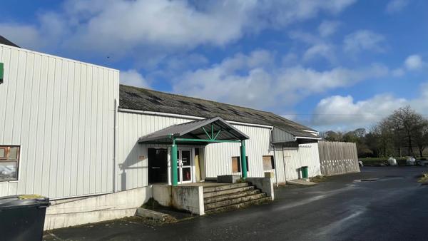 Local/bureau 950 m² à vendre GOUAREC (22)