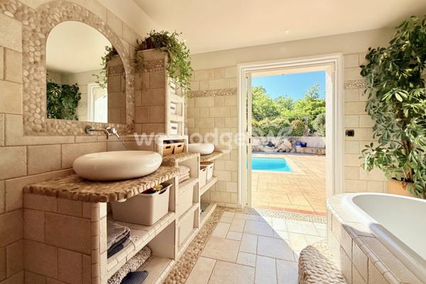 Maison à vendre 6 pièces de 153,02 m² à Tourrettes