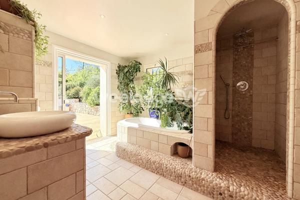 Maison à vendre 6 pièces de 153,02 m² à Tourrettes