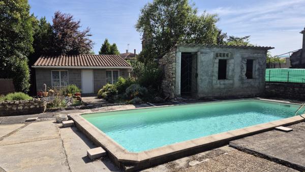 À vendre - Maison mitoyenne 1 côté, 6 pièces située à Condom (32100)