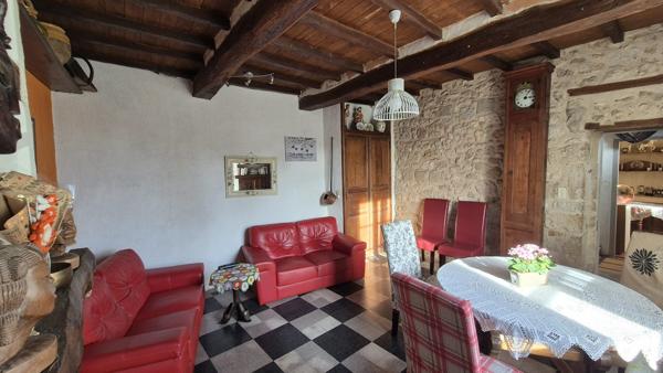 À vendre - Maison mitoyenne 1 côté, 6 pièces située à Condom (32100)