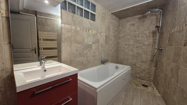 À vendre - Maison mitoyenne 1 côté, 6 pièces située à Condom (32100)