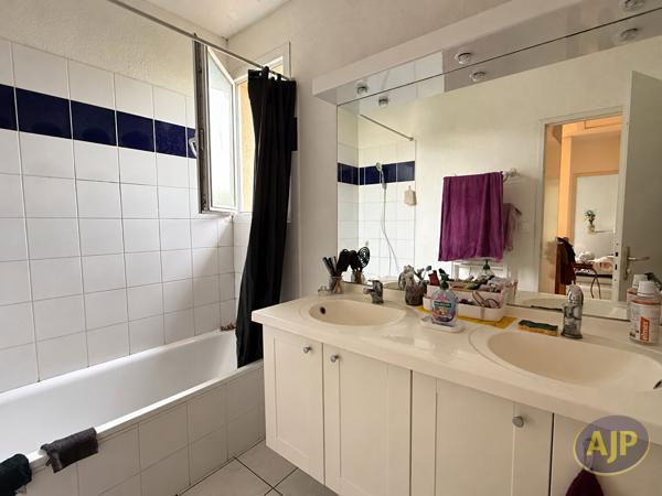 Maison à vendre Saint Jean D Angely - 4 pièces, 83m² avec 3 chambre(s) à 122 590€ - AJP Immobilier Saintes
