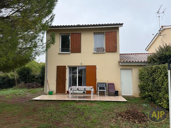 Maison à vendre Saint Jean D Angely - 4 pièces, 83m² avec 3 chambre(s) à 122 590€ - AJP Immobilier Saintes