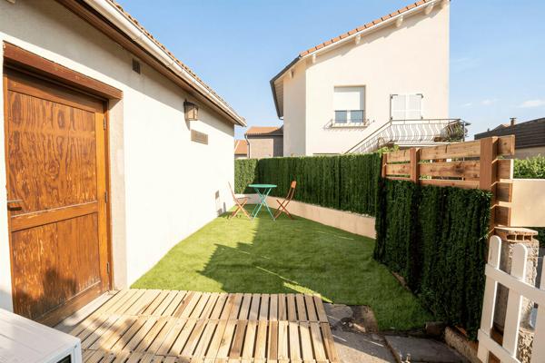 Maison 2 chambres avec garage et extérieur