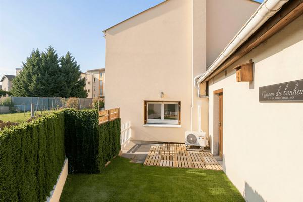 Maison 2 chambres avec garage et extérieur