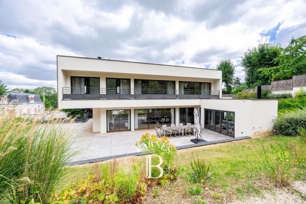 Noisy-le-Grand, Maison 5 Chambres -  311 m² à vendre