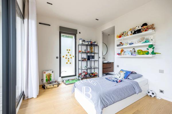 Noisy-le-Grand, Maison 5 Chambres -  311 m² à vendre