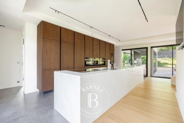 Noisy-le-Grand, Maison 5 Chambres -  311 m² à vendre