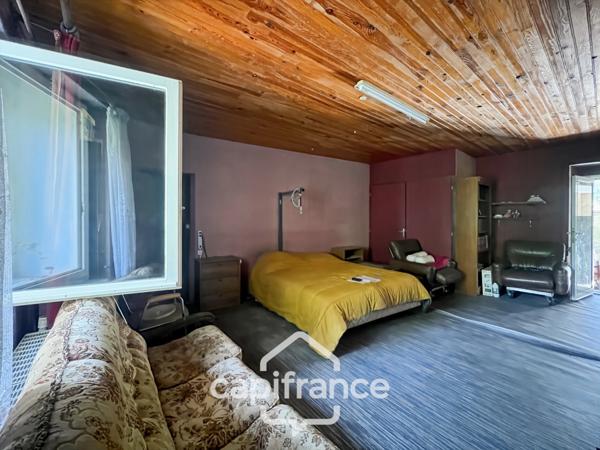 Maison d'environ 120 m2 avec plus de 2,2 hectares de terrain et un potentiel d'agrandissement exceptionnel – Saint-Jean-de-Muzols