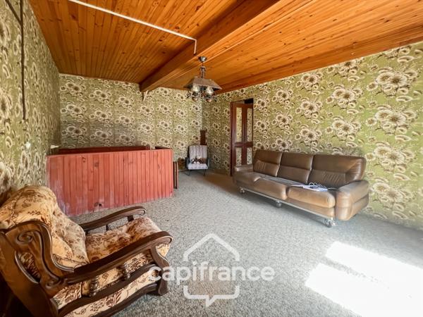 Maison d'environ 120 m2 avec plus de 2,2 hectares de terrain et un potentiel d'agrandissement exceptionnel – Saint-Jean-de-Muzols