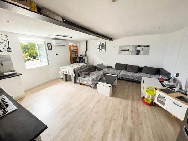A VENDRE - A REYNES Maison en pierres et poutres  apparentes + Jardin