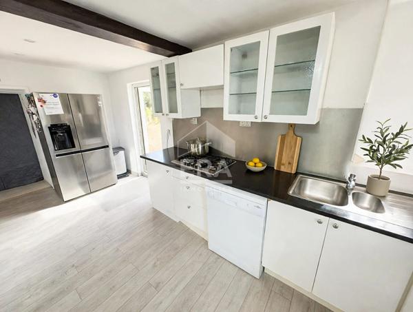 A VENDRE - A REYNES Maison en pierres et poutres  apparentes + Jardin