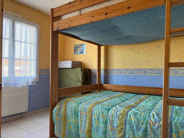 Bourg de Notre Dame De Riez 2 chambres et garage dans rue calme