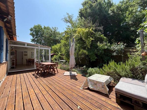 villa de plain pied avec joli jardin