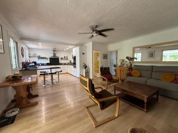 villa de plain pied avec joli jardin