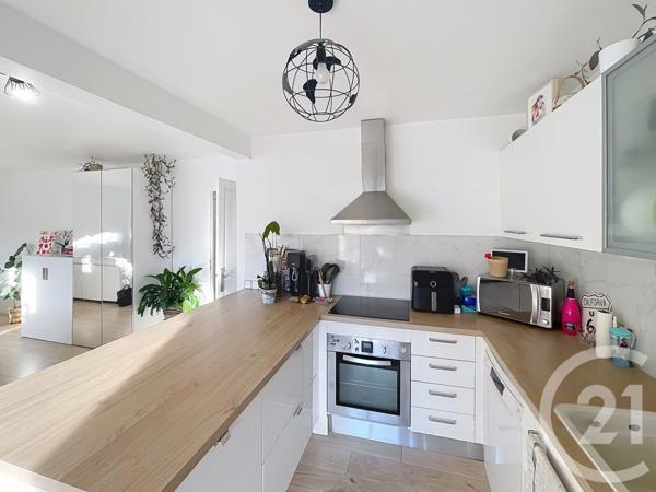 Appartement F4 à vendre  4 pièces - 82 m2 ST LAURENT DU VAR - 06