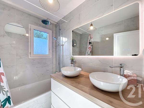 Appartement F4 à vendre  4 pièces - 82 m2 ST LAURENT DU VAR - 06