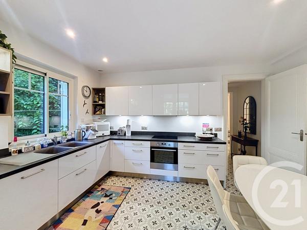 Appartement F4 à vendre  5 pièces - 131,81 m 2   ARCACHON  - 33
