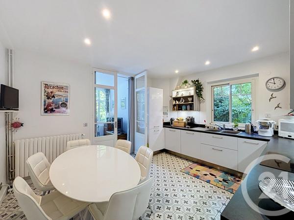 Appartement F4 à vendre  5 pièces - 131,81 m 2   ARCACHON  - 33