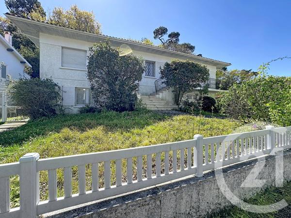 Appartement F4 à vendre  5 pièces - 131,81 m 2   ARCACHON  - 33