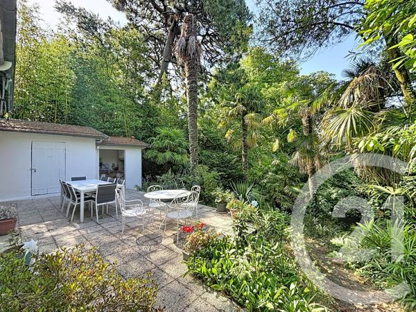 Appartement F4 à vendre  5 pièces - 131,81 m 2   ARCACHON  - 33