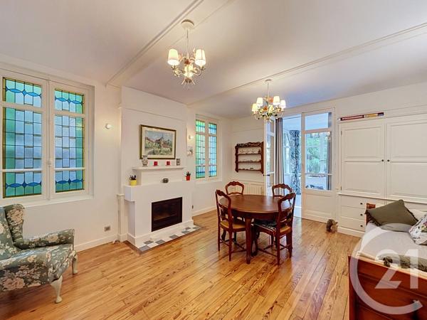 Appartement F4 à vendre  5 pièces - 131,81 m 2   ARCACHON  - 33