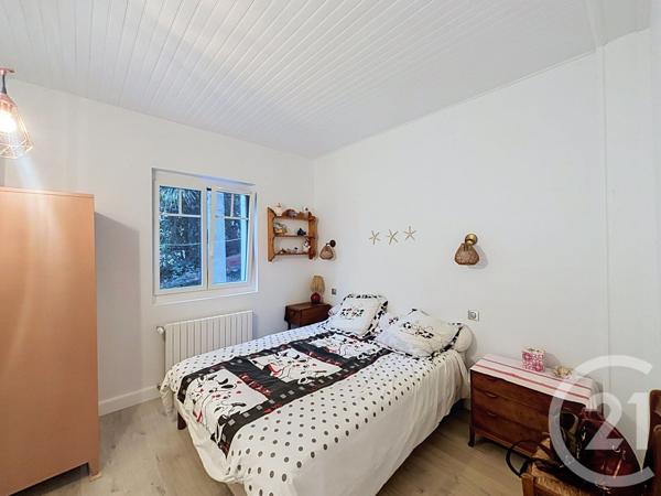 Appartement F4 à vendre  5 pièces - 131,81 m 2   ARCACHON  - 33