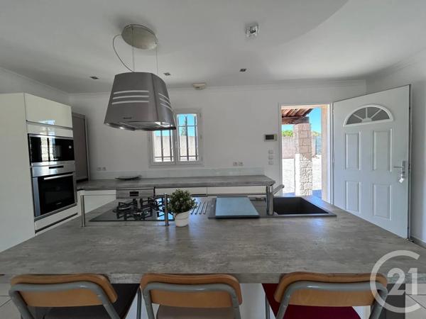 Maison à vendre  4 pièces - 100 m 2   ROQUEBRUNE SUR ARGENS  - 83