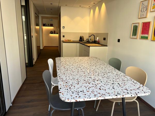 Saint-Laurent-du-Var (06700) BUREAUX STANDING 80m² CENTRE VILLE à ST LAURENT DU VAR