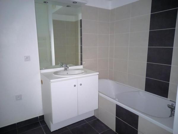Appartement · Location Decines Charpieu (69150) 3 pièces · 68m²