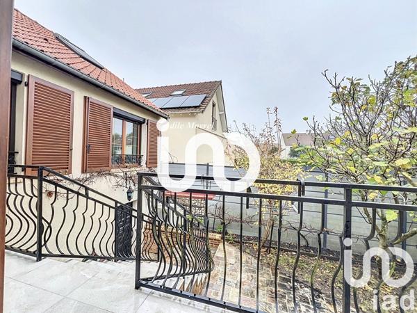 Maison traditionnelle 7 pièces de 140 m² à Le Plessis-Bouchard (95130)