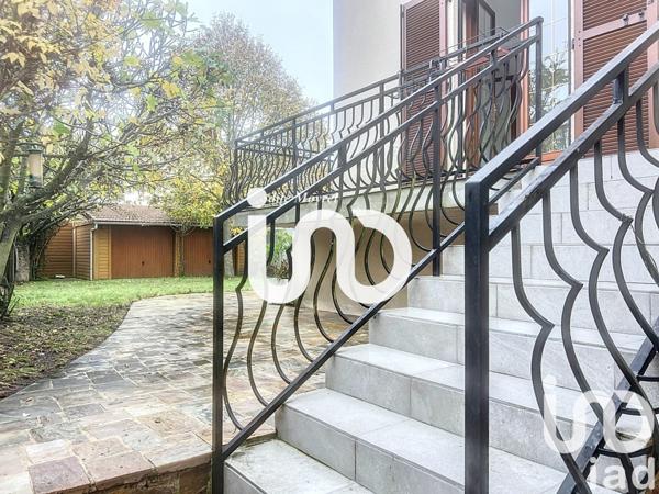 Maison traditionnelle 7 pièces de 140 m² à Le Plessis-Bouchard (95130)