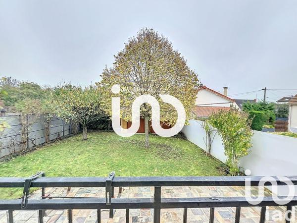 Maison traditionnelle 7 pièces de 140 m² à Le Plessis-Bouchard (95130)